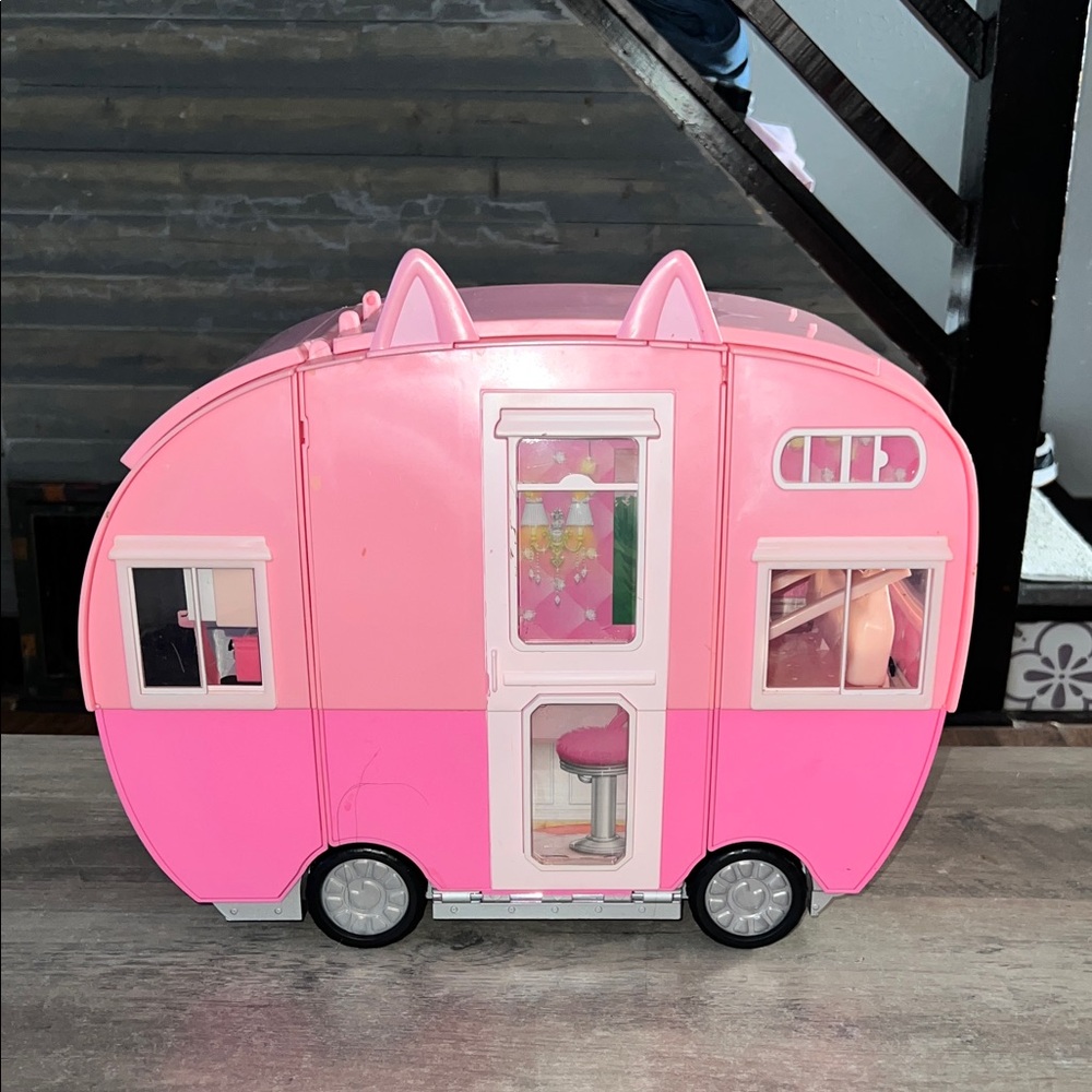 Na! Na! Na! Surprise Kitty-Cat Camper Playset, Pink Toy Car Vehicle for Fashion